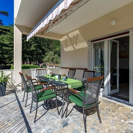 Ferienapartment Mit Terrasse Fuer Sechs Personen Lägenhet Mošćenička Draga