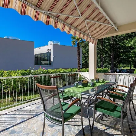 Lägenhet Ferienapartment Mit Terrasse Fuer Sechs Personen